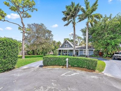 4 bedroom luxury Villa for sale in Haverhill, Florida
