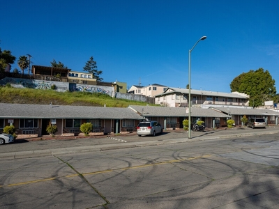 10100 MacArthur Blvd, Oakland, CA 94605 - The Commodore Motel
