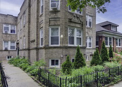 6420 N Campbell Avenue, Chicago, IL 60645