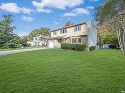 Home For Sale In Deer Park, New York