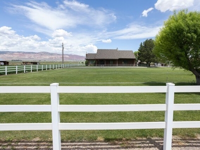 Home For Sale In Glenwood, Utah