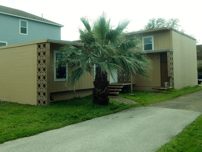 1519 Bayou Homes Dr, Galveston, TX 77551