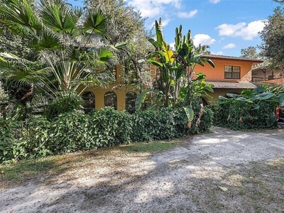 Home For Sale In Okahumpka, Florida