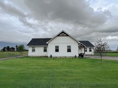 418 Riverview Rd, Saint Anthony, ID 83445