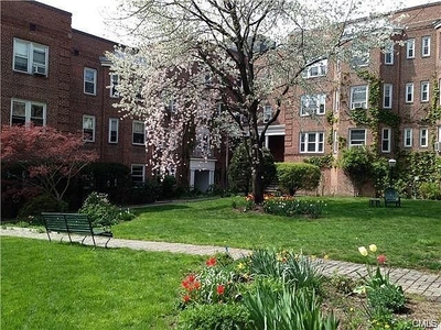 70 Strawberry Hill Ave APT 2-3D, Stamford, CT 06902