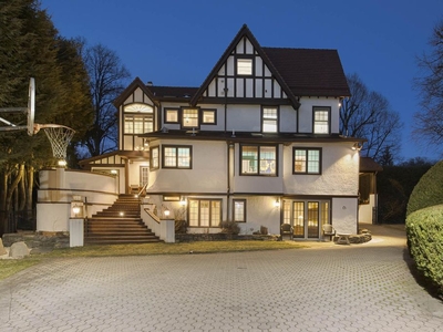 4 bedroom luxury Detached House for sale in Ridgewood, New Jersey