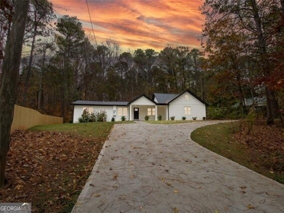 Home For Sale In Cumming, Georgia