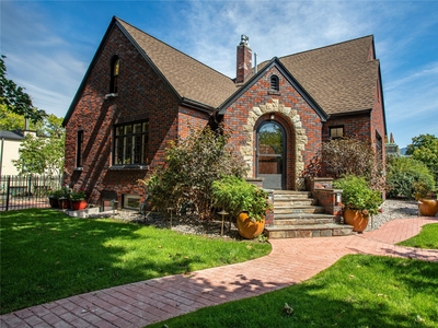 Charming Home In Sought After Neighborhood