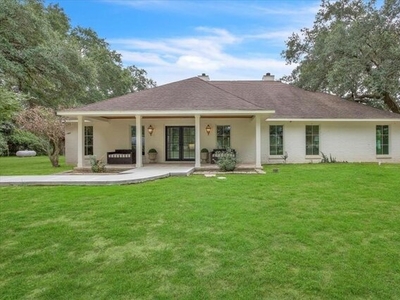 Home For Sale In Anahuac, Texas