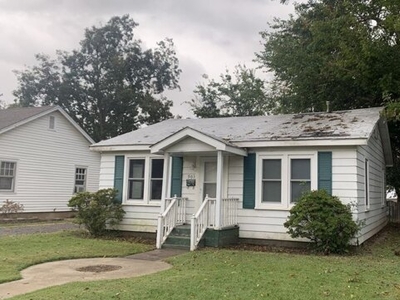 Home For Sale In Charleston, Missouri