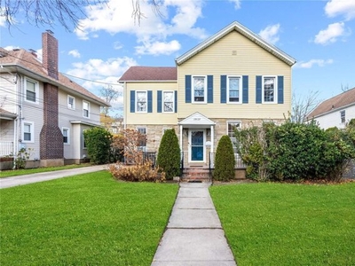 Home For Sale In Floral Park, New York