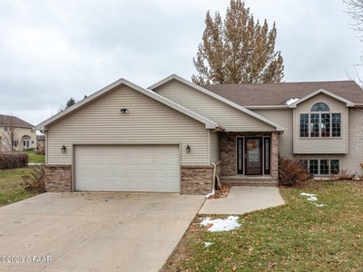 Home For Sale In Grand Forks, North Dakota