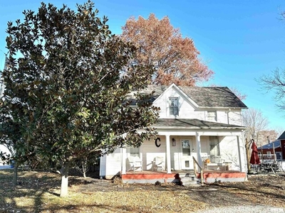 Home For Sale In Hoyleton, Illinois