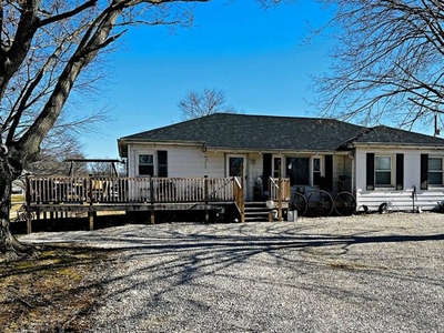Home For Sale In Loogootee, Indiana