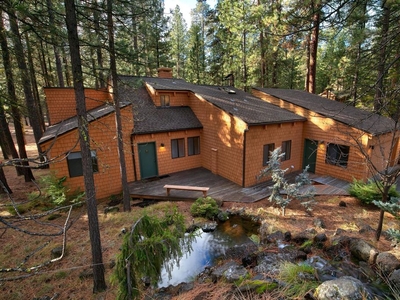 Luxury House for sale in Black Butte Ranch, United States