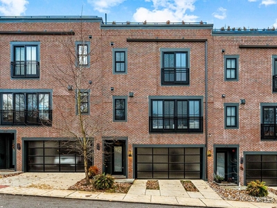 Luxury Townhouse for sale in Wayne, United States