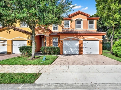 4 bedroom luxury Townhouse for sale in Doral, Florida