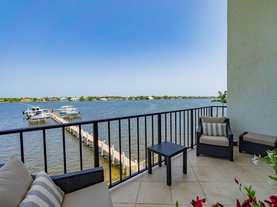 Luxury apartment complex for sale in Lantana, Florida