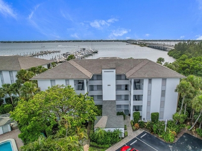 Luxury apartment complex for sale in Stuart, Florida