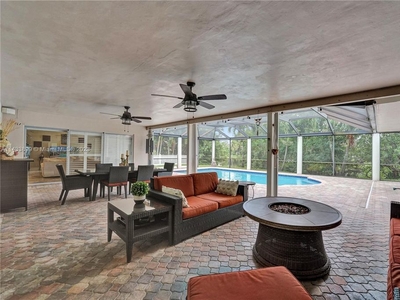 Luxury Villa for sale in Weston, Florida