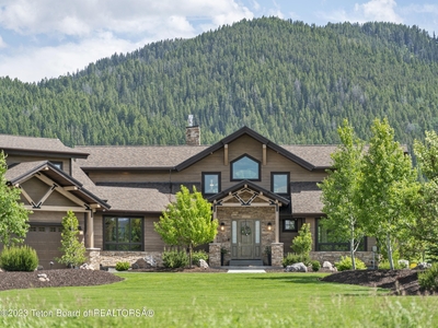 Beautiful Mountain Home with Grand Finishes
