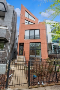 831 N Hermitage Ave #1, Chicago, IL 60622