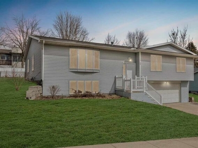 Home For Sale In Iowa City, Iowa