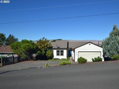 3 bedroom, The Dalles OR 97058