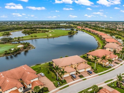 2 bedroom luxury Apartment for sale in Venice, Florida