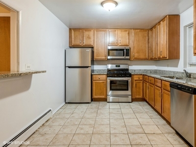 1322 W Lunt Avenue, Chicago, IL 60626 - Apartment for Rent