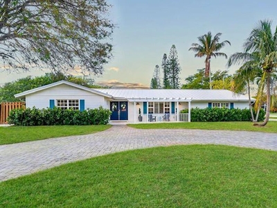 4 bedroom luxury Villa for sale in North Palm Beach, Florida