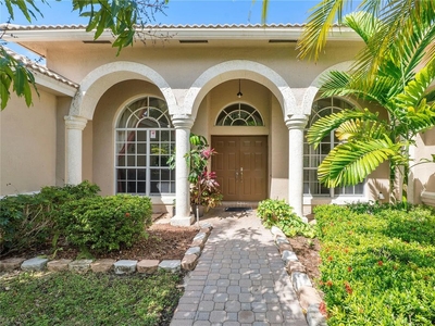 5 bedroom luxury Villa for sale in Coral Springs, Florida