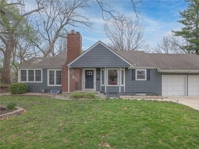 Home For Sale In Leawood, Kansas