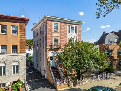 11 bedroom luxury House for sale in Brooklyn, New York