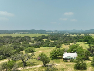 3 bedroom exclusive country house for sale in Bandera, Texas