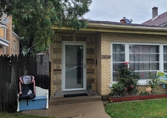 3854 W 63rd Place, Chicago, IL 60629