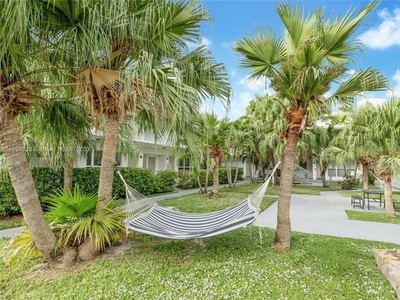 Flat For Rent In Bay Harbor Islands, Florida