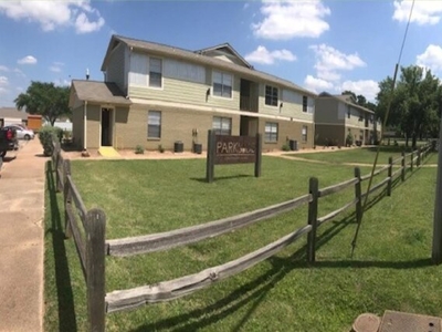 Flat For Rent In Giddings, Texas