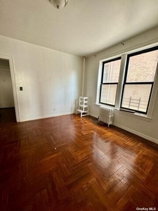 Flat For Rent In Richmond Hill, New York