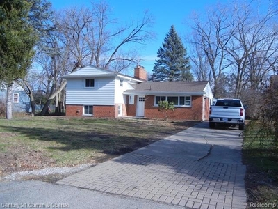Home For Sale In Livonia, Michigan