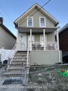 Home For Sale In Staten Island, New York