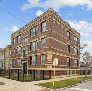 4537 W Congress Parkway, Chicago, IL 60624