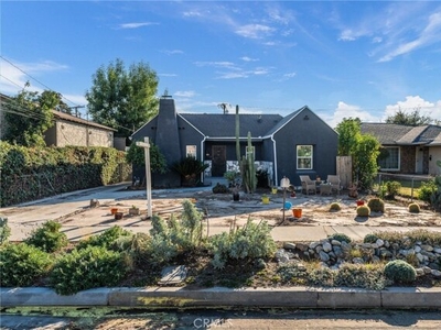 Home For Sale In Altadena, California