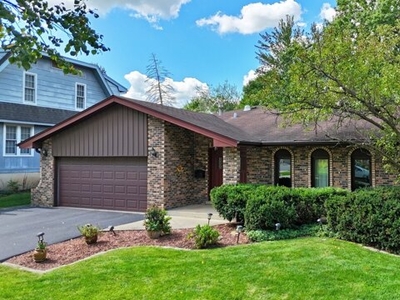 Home For Sale In Clarendon Hills, Illinois
