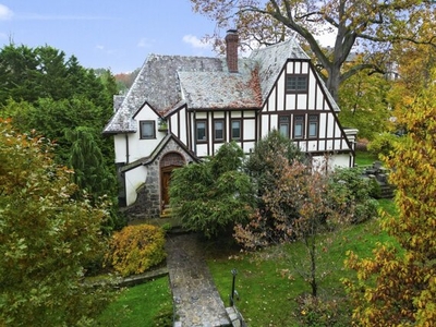 Home For Sale In Pelham, New York