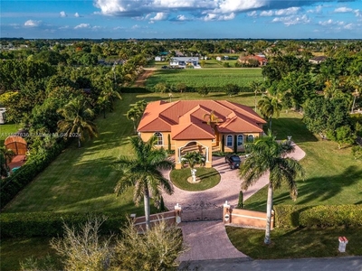 5 bedroom luxury Villa for sale in Homestead, Florida
