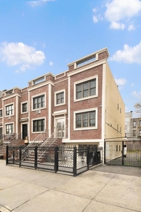 14 room luxury Townhouse for sale in Brooklyn, New York