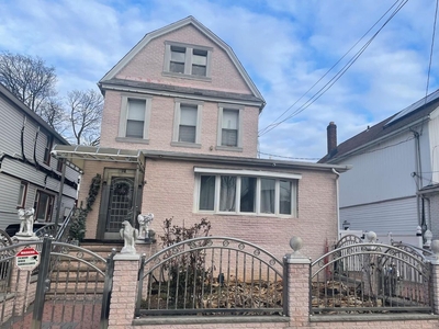3 bedroom luxury Detached House for sale in Ozone Park, New York