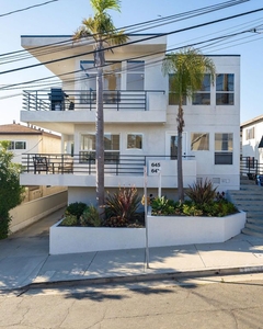 3 bedroom luxury Townhouse for sale in Hermosa Beach, California
