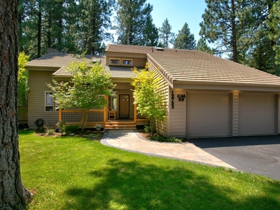 4 bedroom luxury House for sale in Black Butte Ranch, Oregon